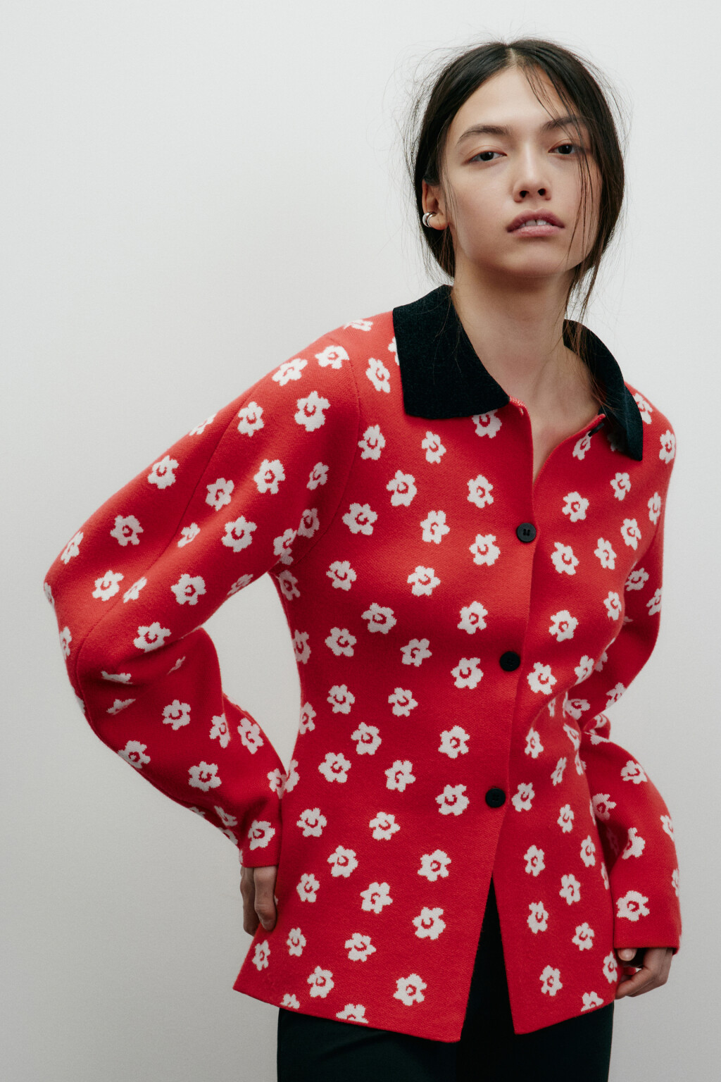 Кардиган на пуговицах приталенный - цвет красный - 2