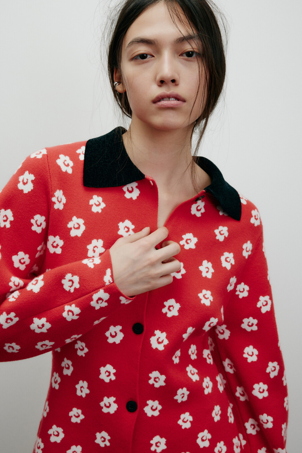 Кардиган на пуговицах приталенный - цвет красный - 5