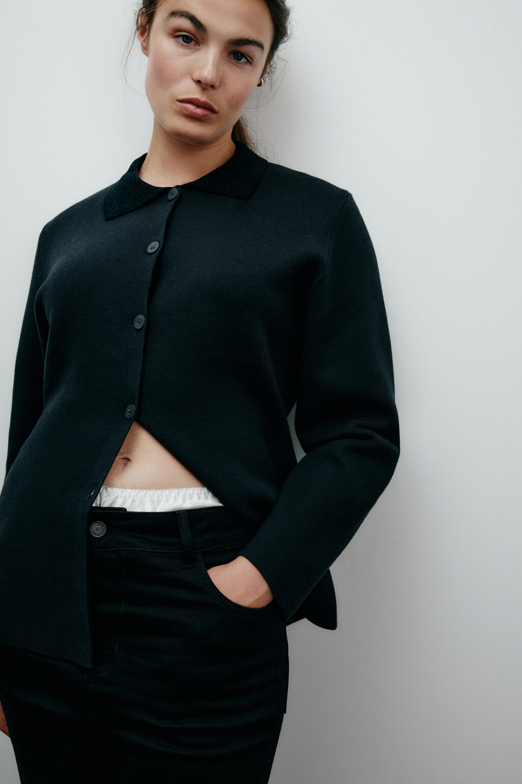 Кардиган на пуговицах приталенный - цвет черный - 2