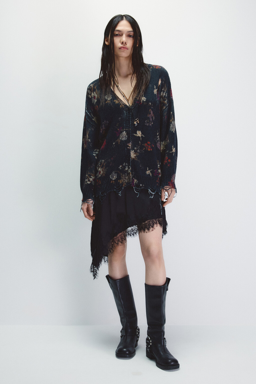 Кардиган на пуговицах рваный с принтом - цвет черный - 5
