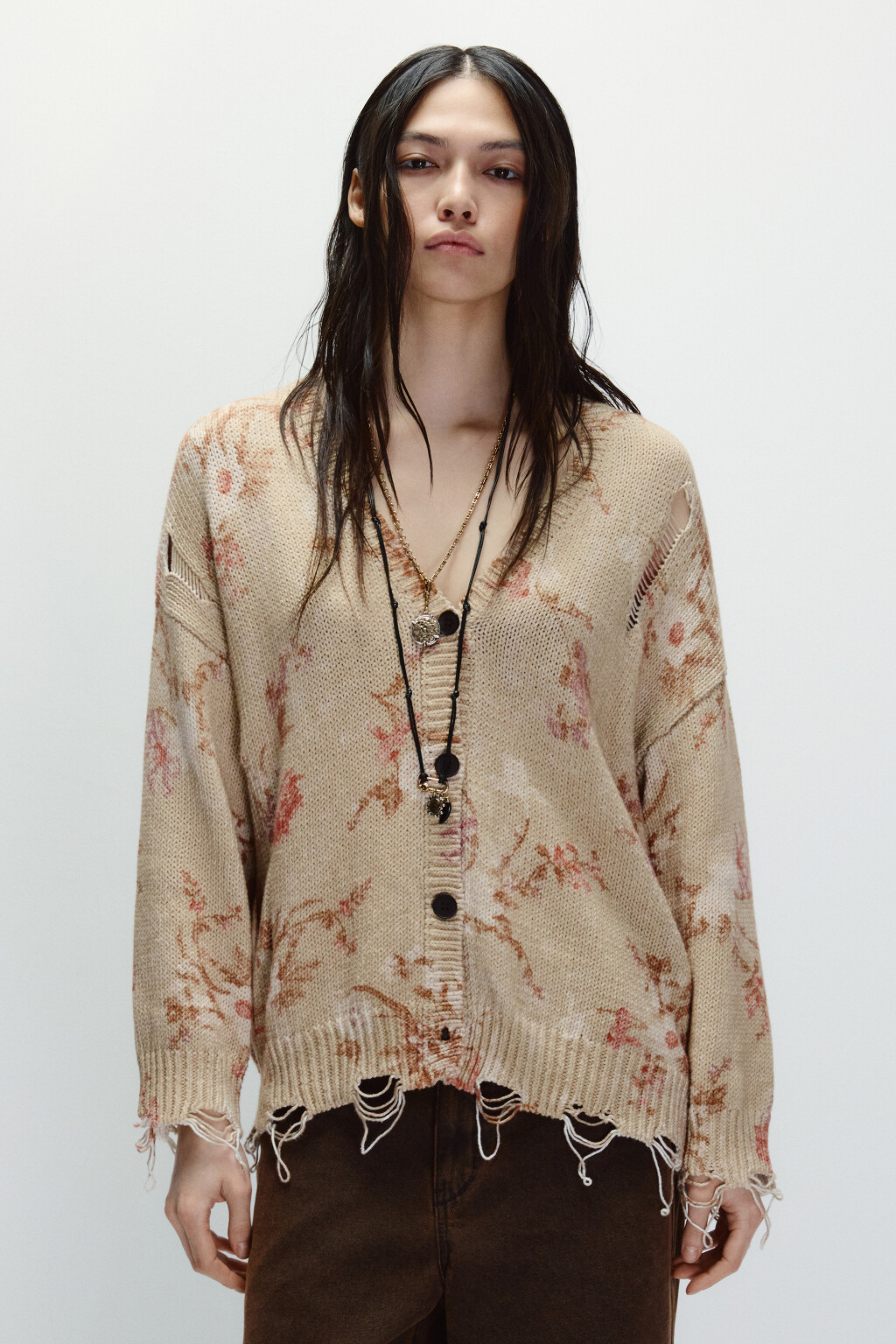 Кардиган на пуговицах рваный с принтом - цвет бежевый - 3
