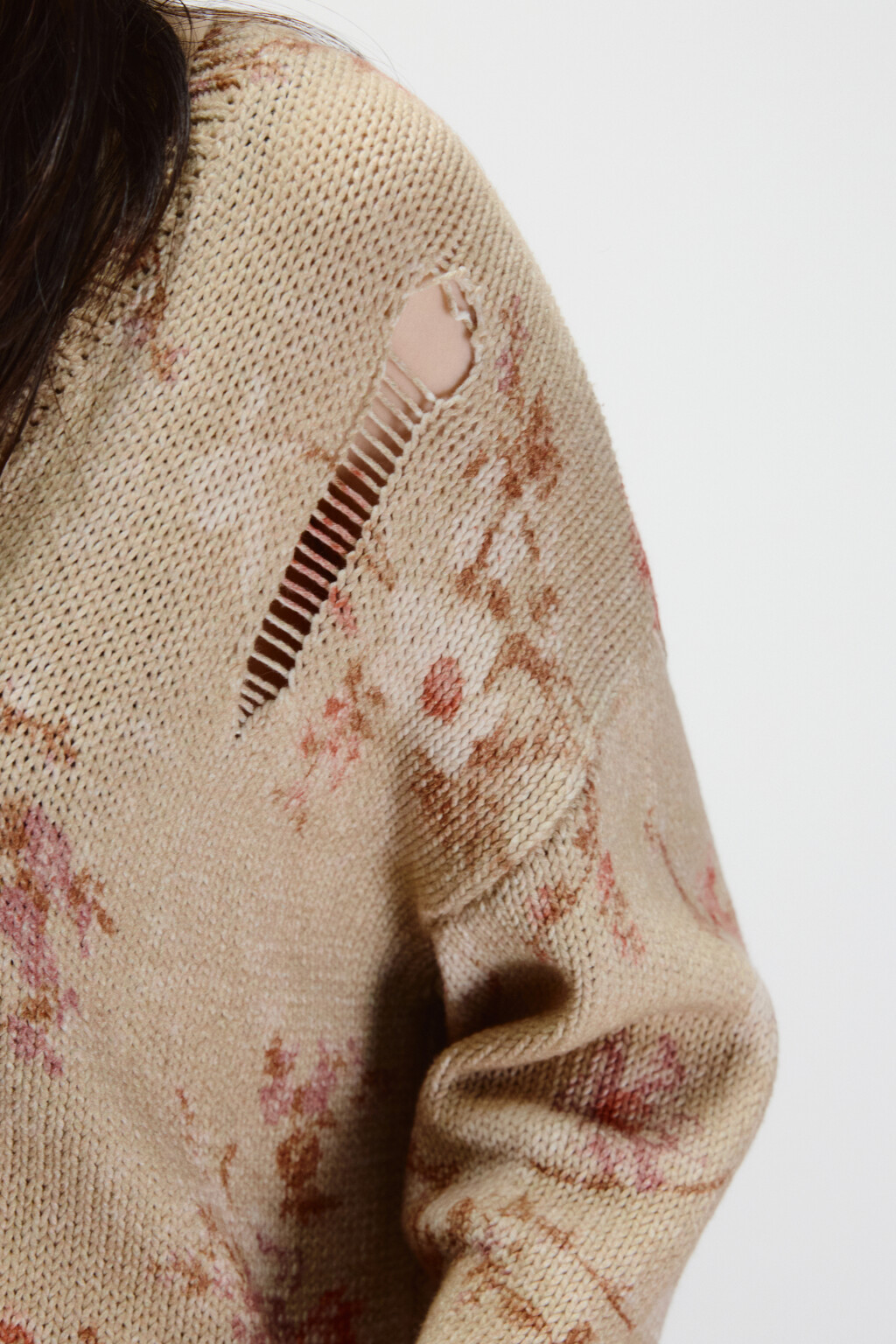 Кардиган на пуговицах рваный с принтом - цвет бежевый - 7