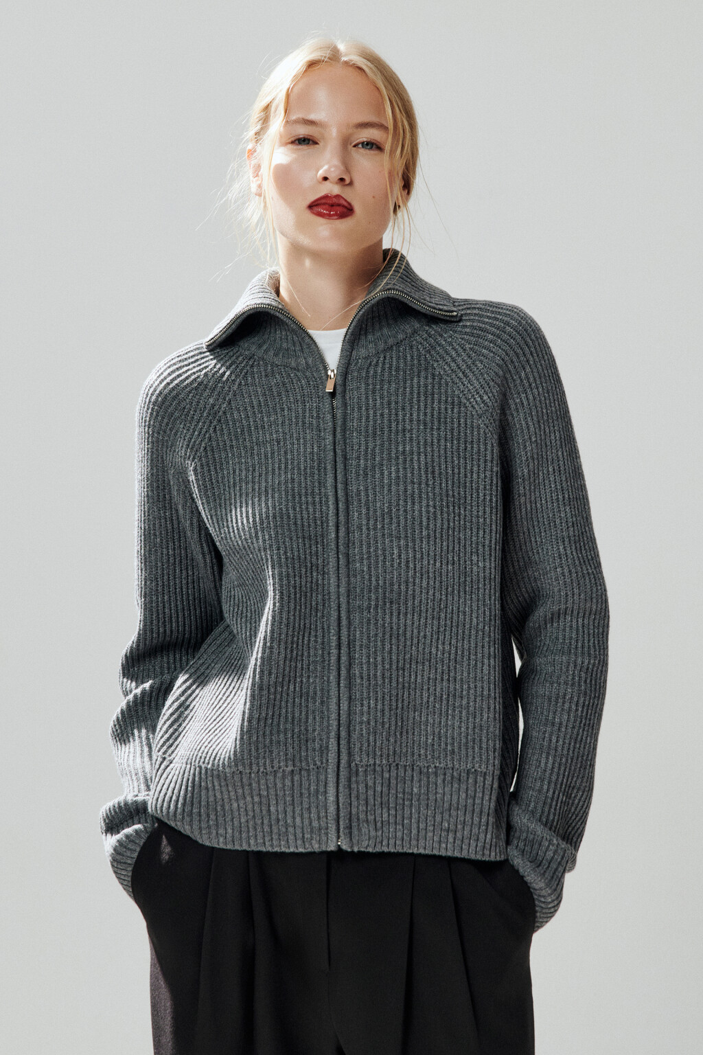 Кардиган вязаный на молнии - цвет серый - 2