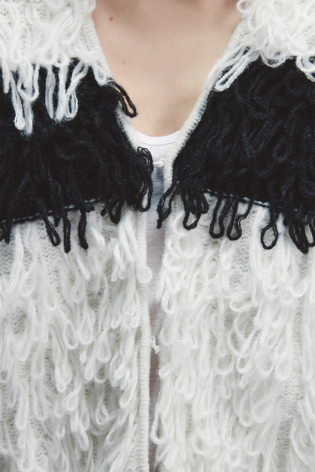 Кардиган на крючках с бахромой - цвет молочный - 6