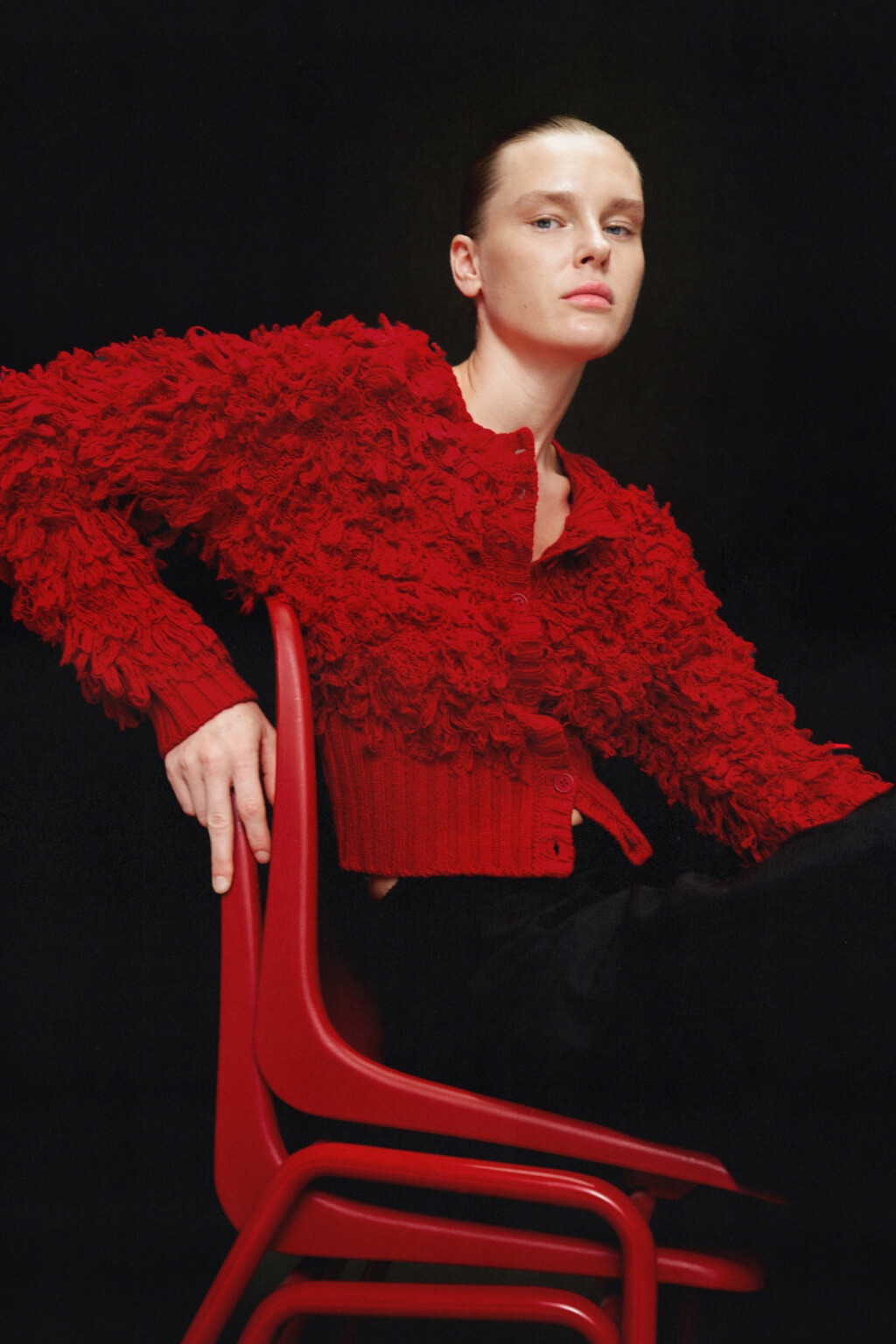 Кардиган на пуговицах с бахромой - цвет красный - 7