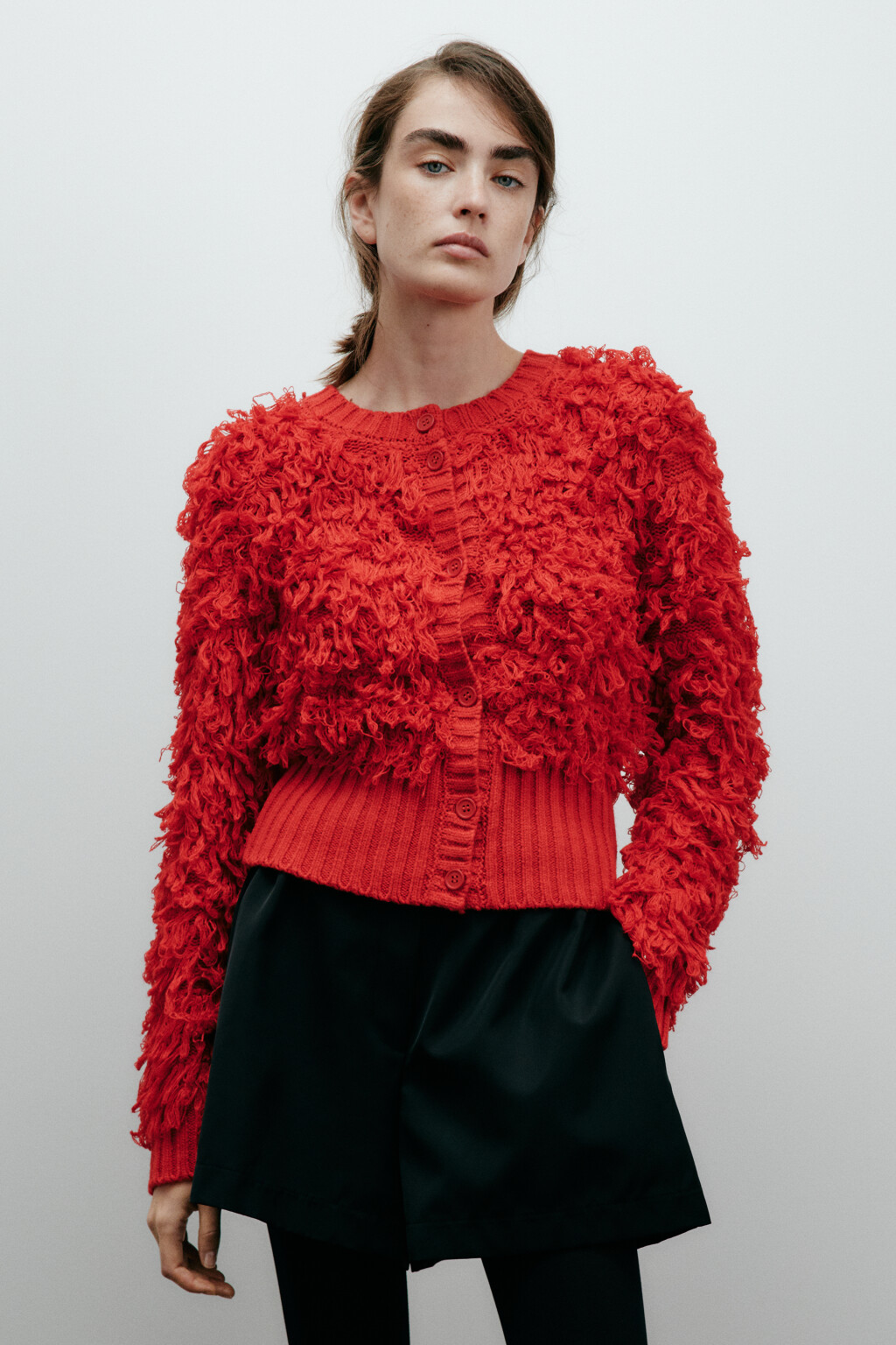 Кардиган на пуговицах с бахромой - цвет красный - 2