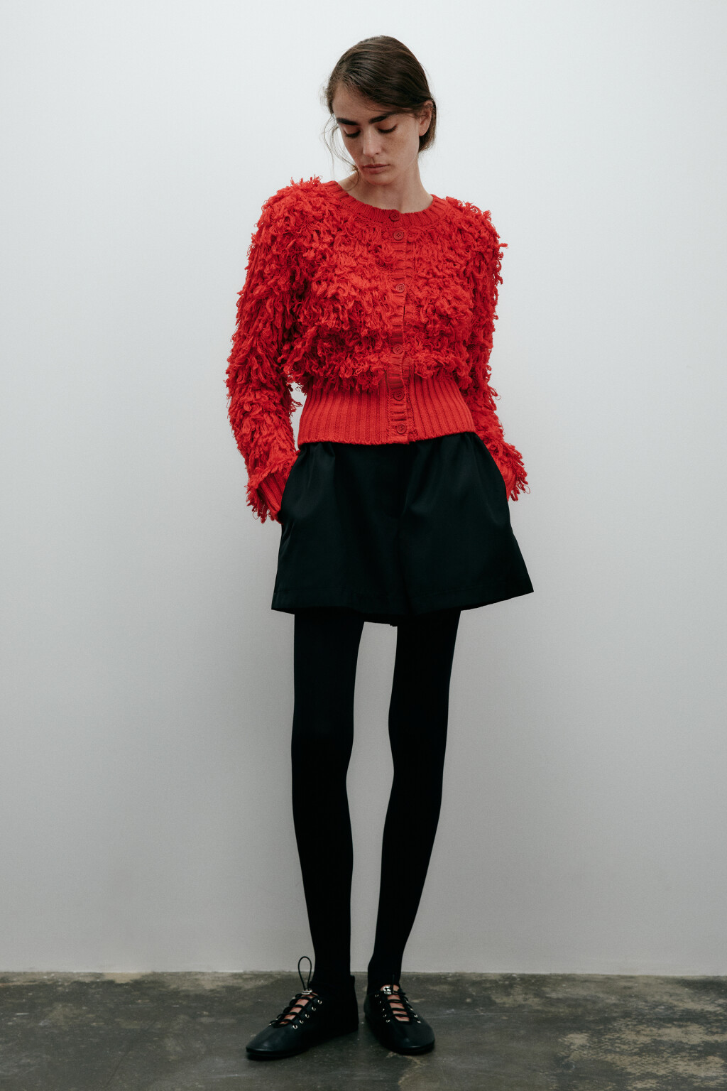 Кардиган на пуговицах с бахромой - цвет красный - 4