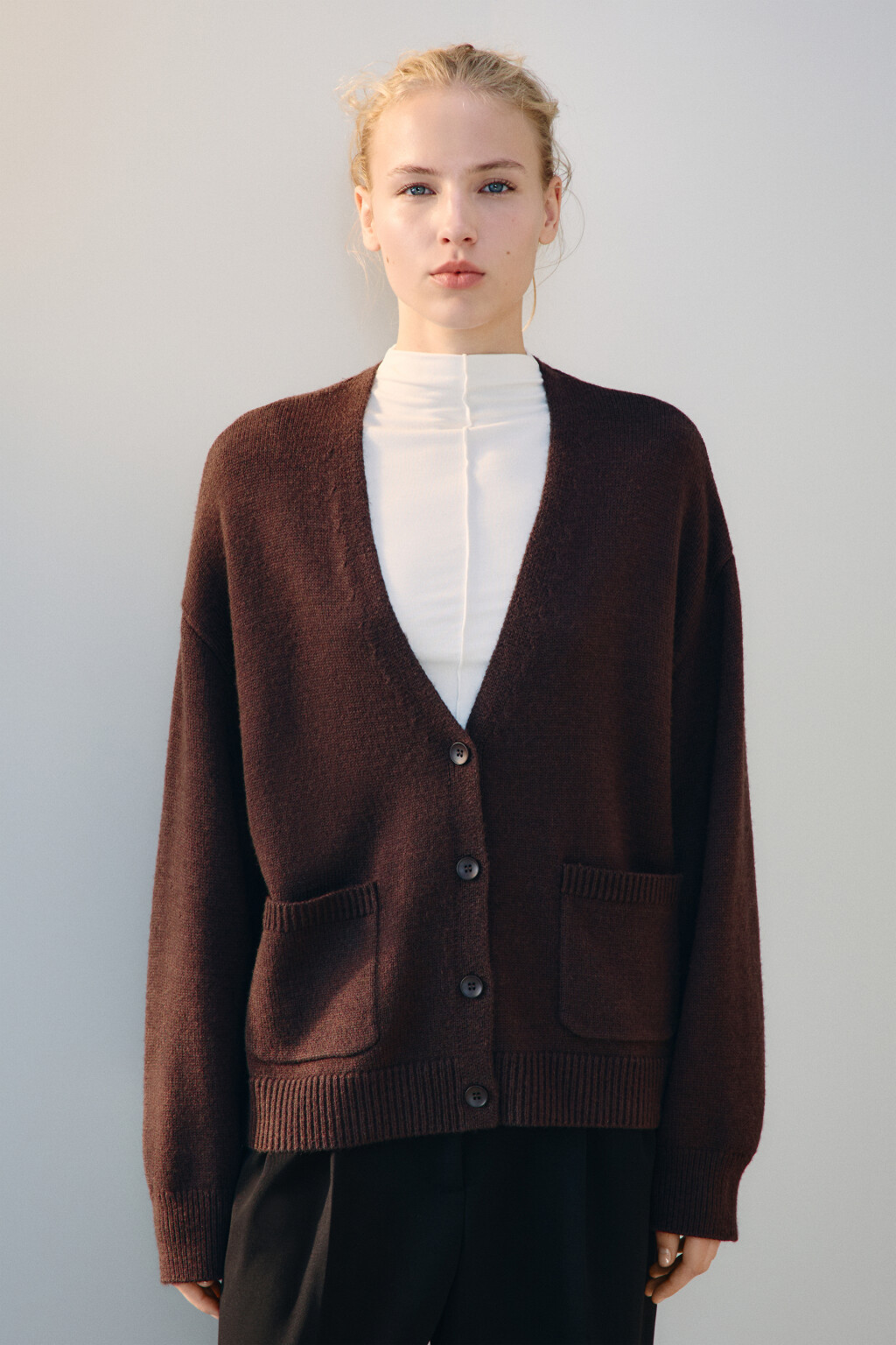 Кардиган на пуговицах с карманами - цвет коричневый - 3