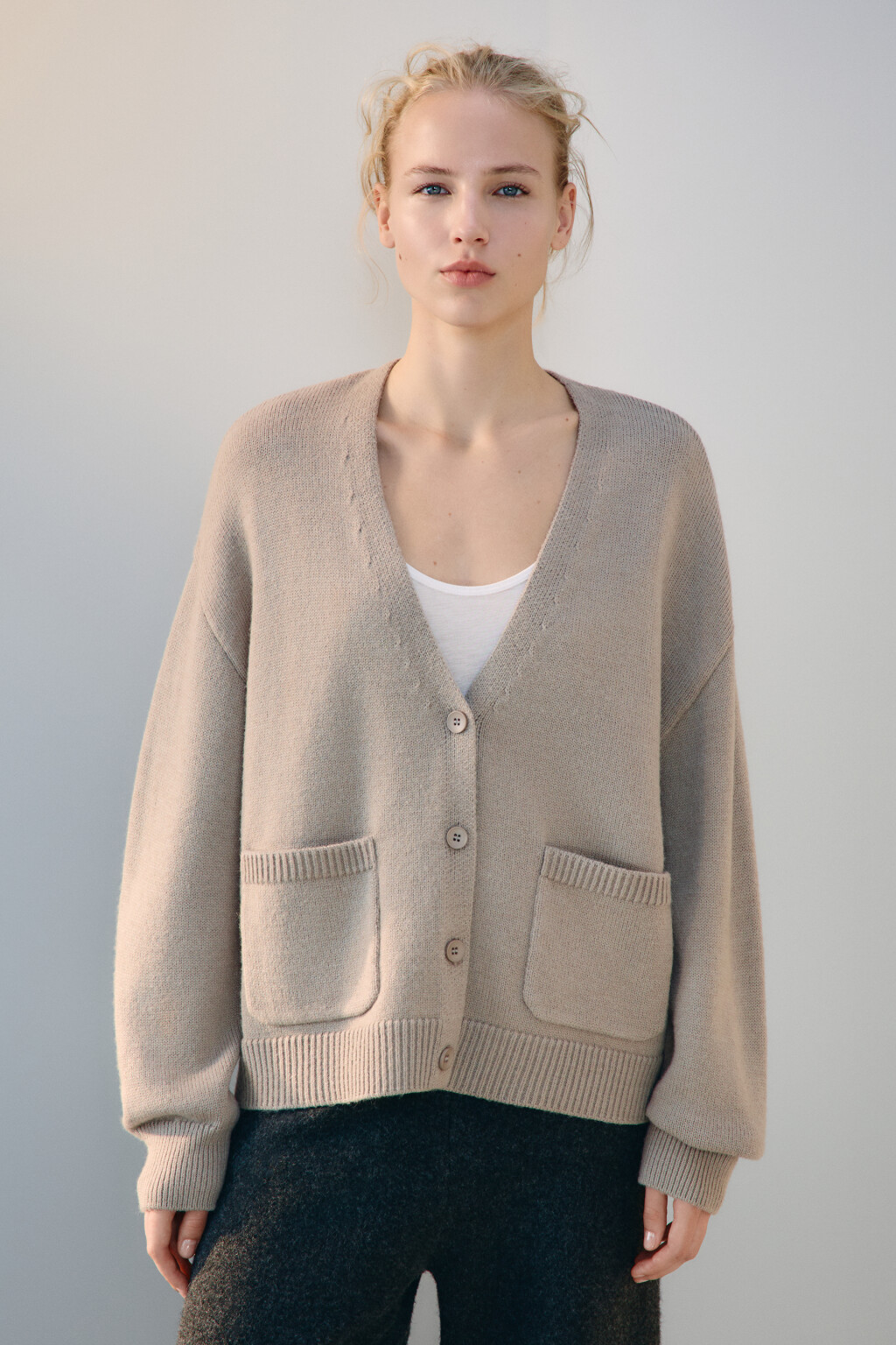 Кардиган на пуговицах с карманами - цвет бежевый - 3