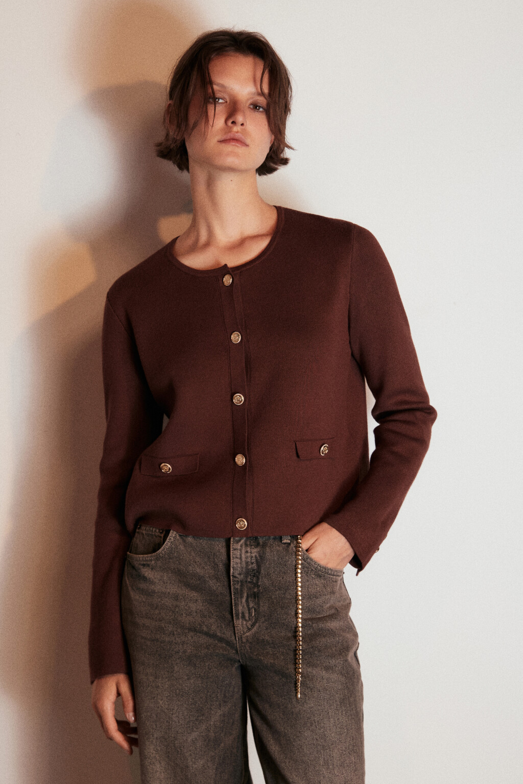 Кардиган жаккардовый на пуговицах - цвет коричневый - 2