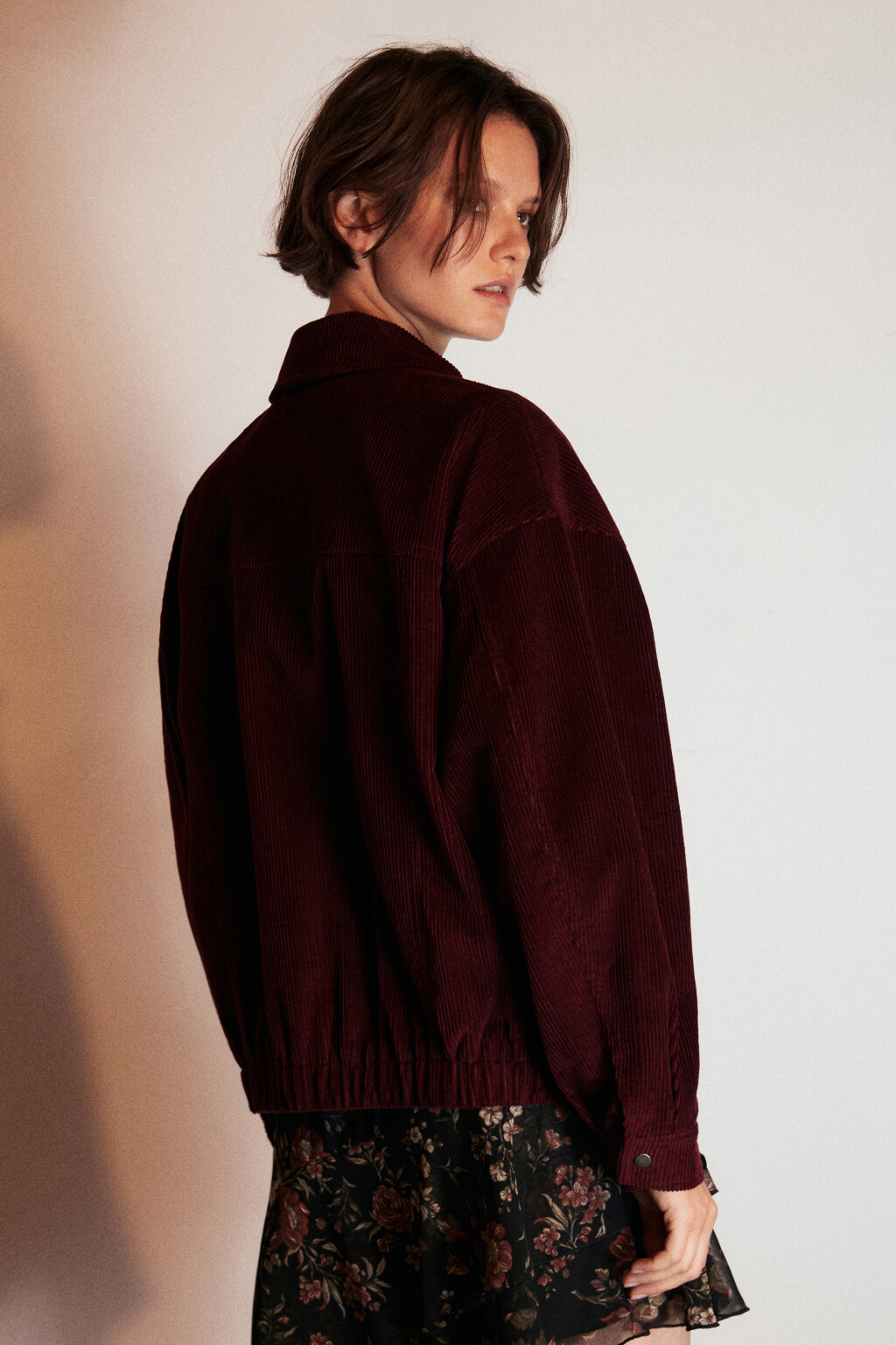 Куртка-бомбер из вельвета - цвет бордовый - 4