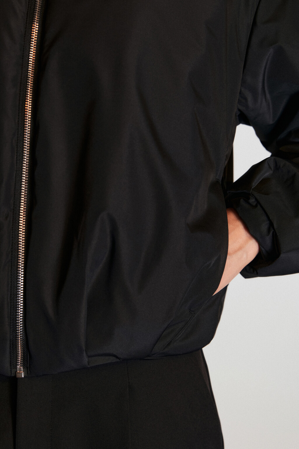 Куртка-бомбер с отложным воротником - цвет черный - 7