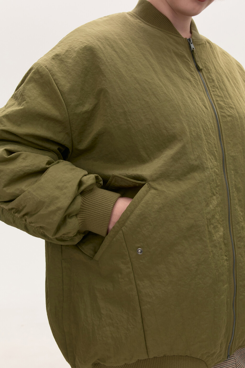 Куртка-бомбер oversize утепленная - цвет зеленый - 6