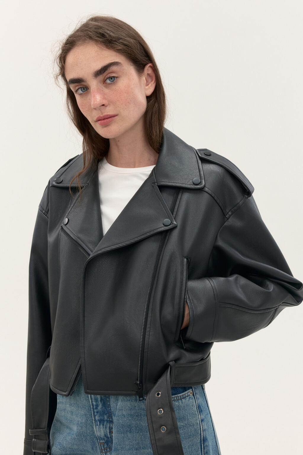 Куртка-косуха короткая с ремнем - цвет черный - 1