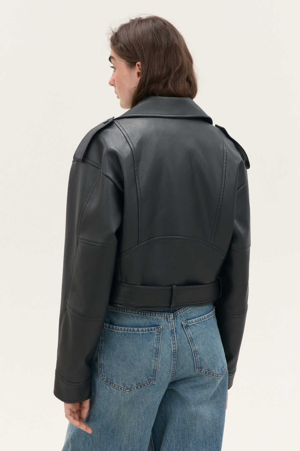 Куртка-косуха короткая с ремнем - цвет черный - 3