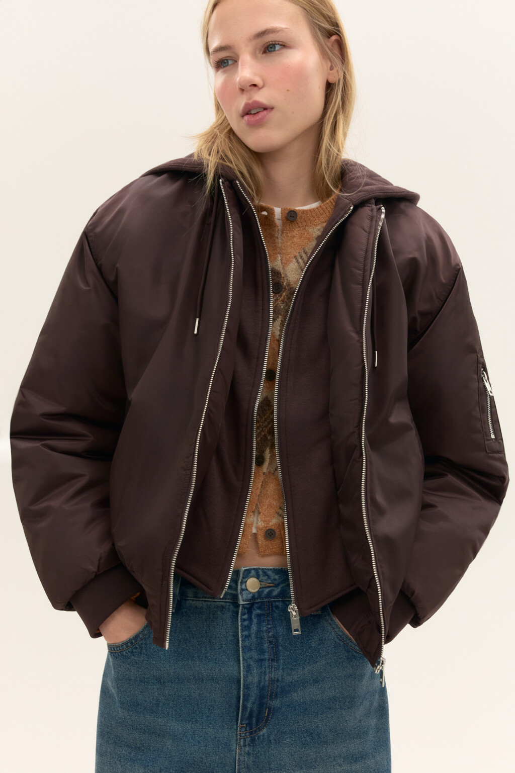 Куртка-бомбер с трикотажным капюшоном - цвет коричневый - 1