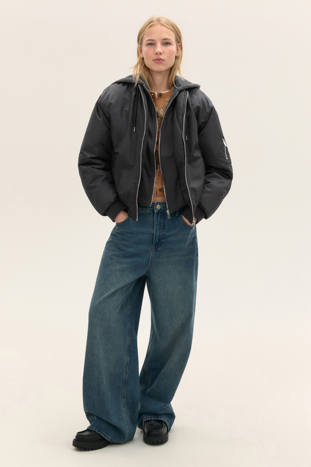 Куртка-бомбер с трикотажным капюшоном - цвет серый - 4