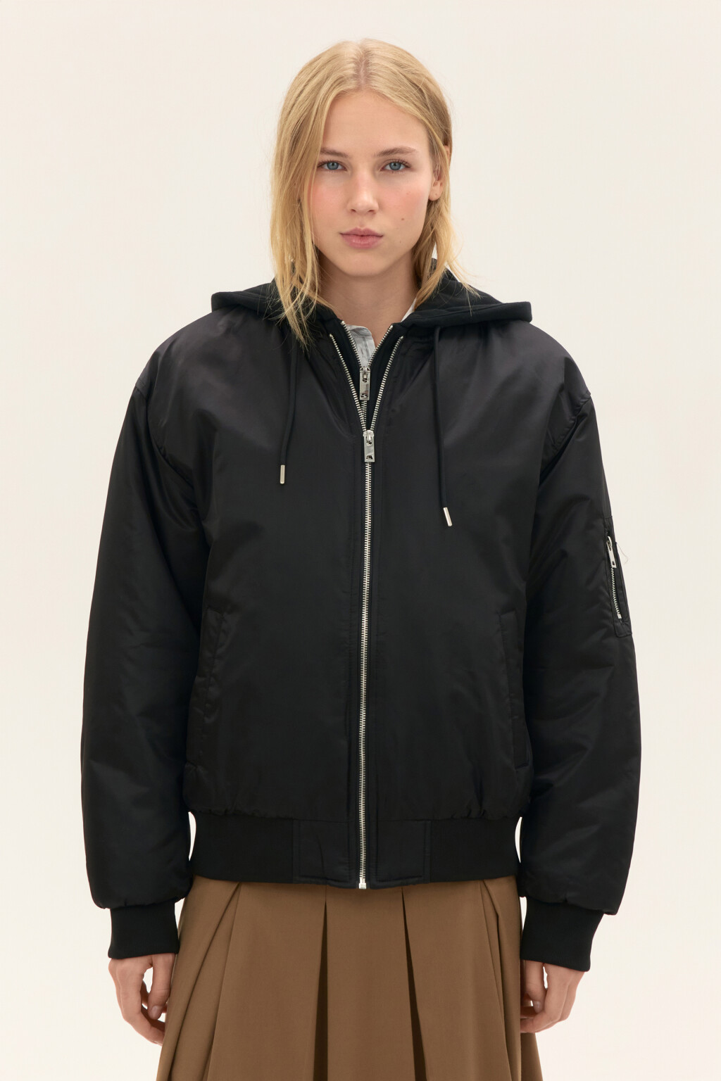 Куртка-бомбер с трикотажным капюшоном - цвет черный - 2