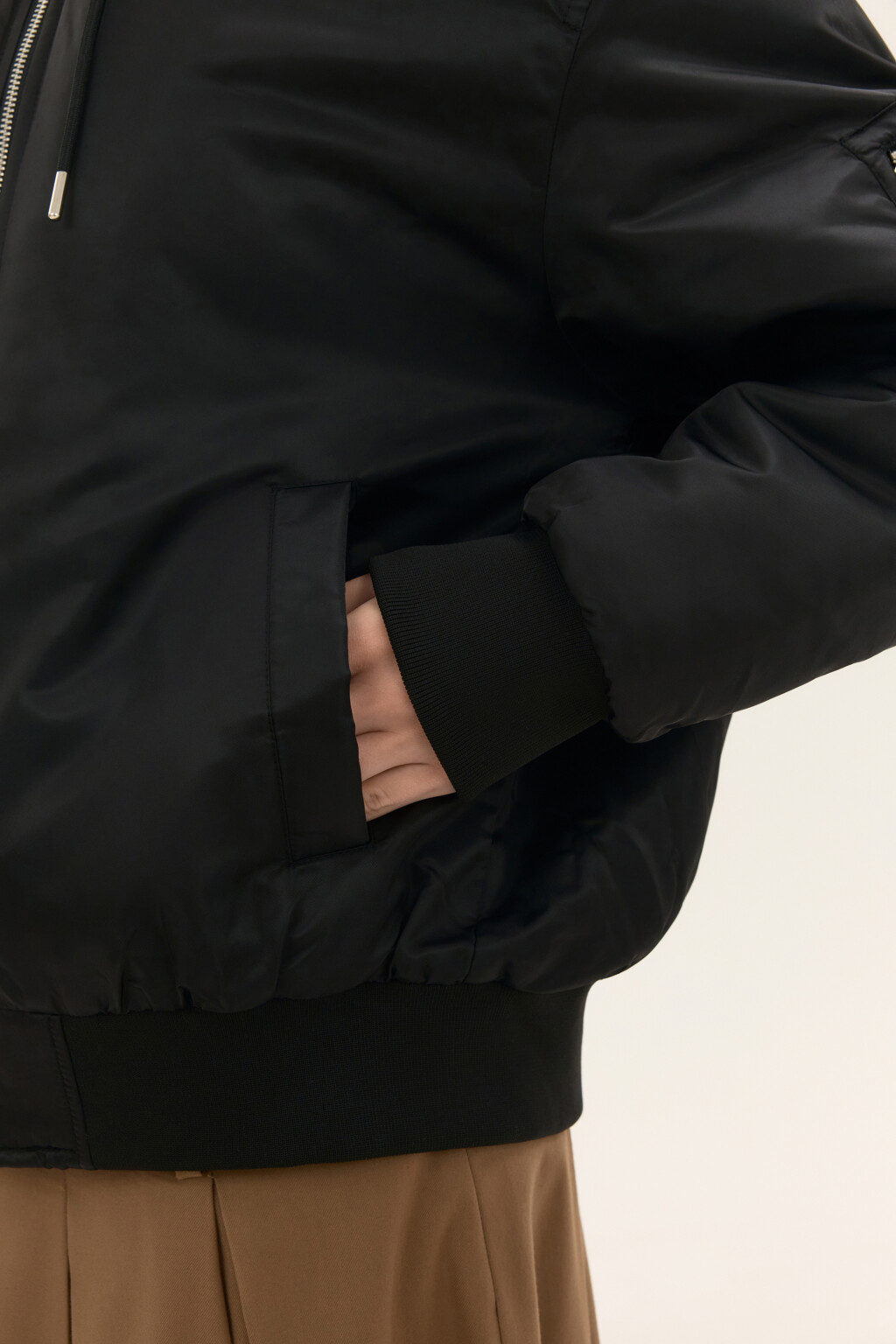 Куртка-бомбер с трикотажным капюшоном - цвет черный - 6