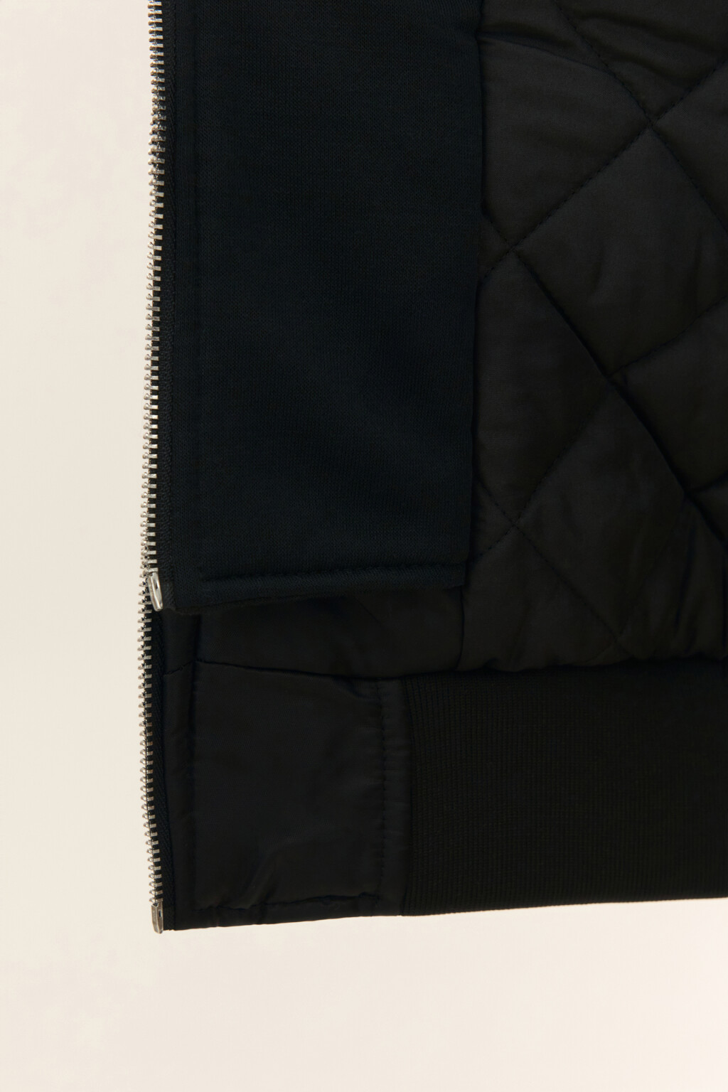 Куртка-бомбер с трикотажным капюшоном - цвет черный - 7