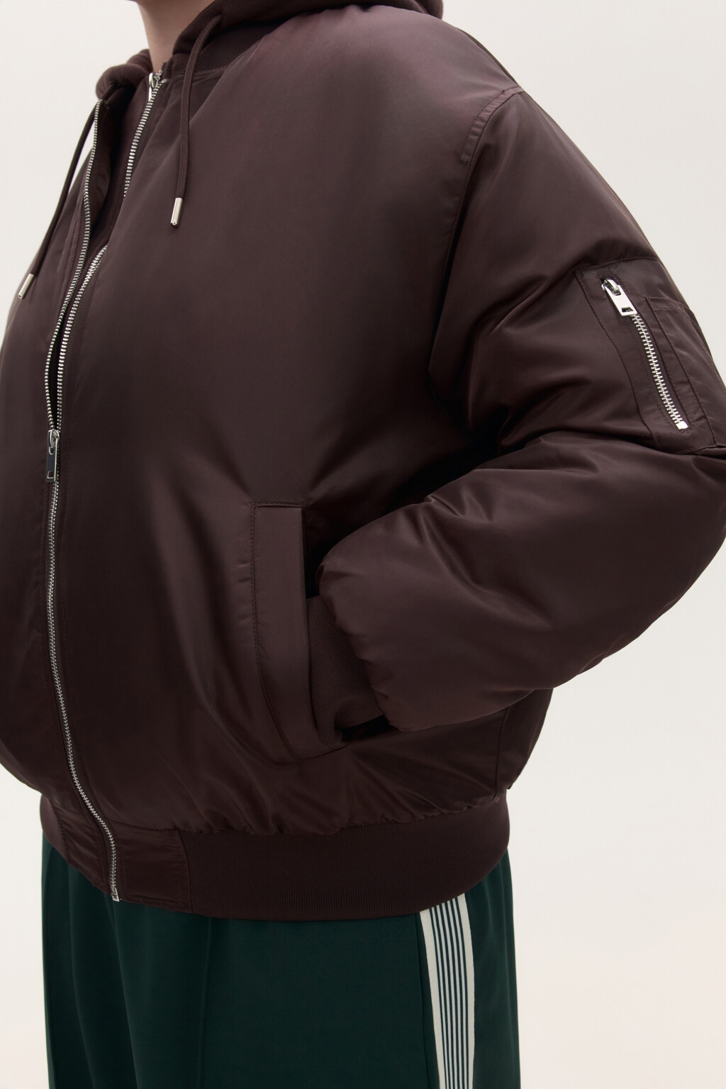 Куртка-бомбер с трикотажным капюшоном - цвет коричневый - 7