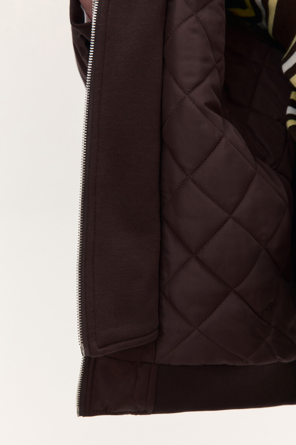 Куртка-бомбер с трикотажным капюшоном - цвет коричневый - 9