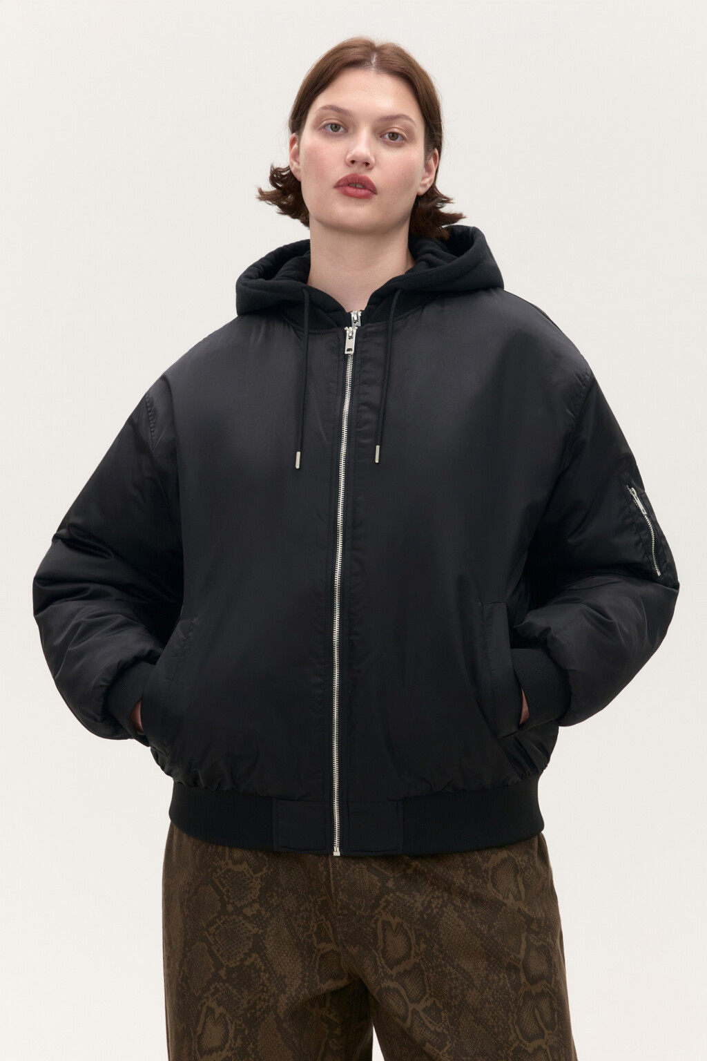 Куртка-бомбер с трикотажным капюшоном - цвет черный - 2