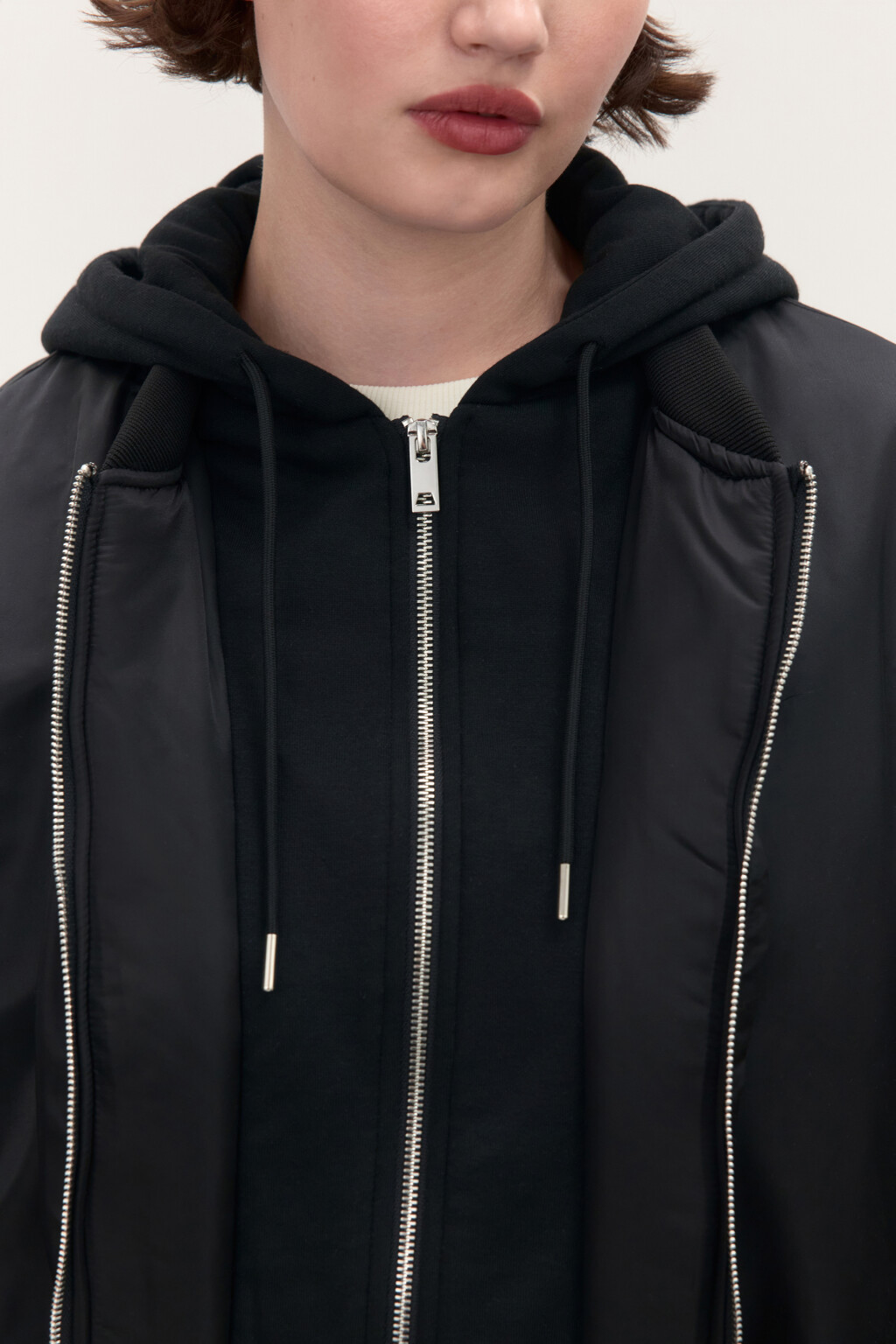 Куртка-бомбер с трикотажным капюшоном - цвет черный - 5