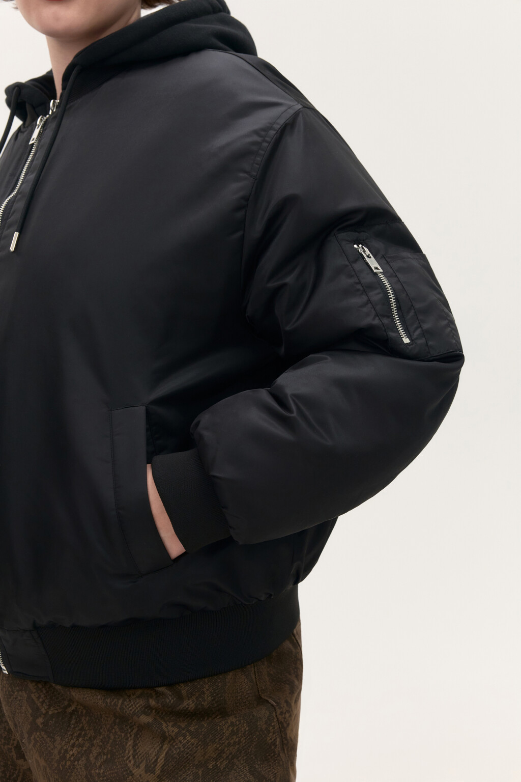 Куртка-бомбер с трикотажным капюшоном - цвет черный - 6