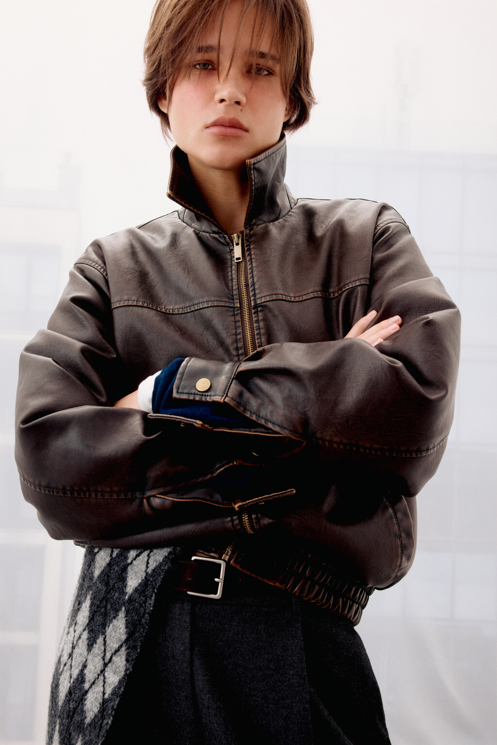 Куртка-бомбер с состаренным эффектом - цвет коричневый - 2
