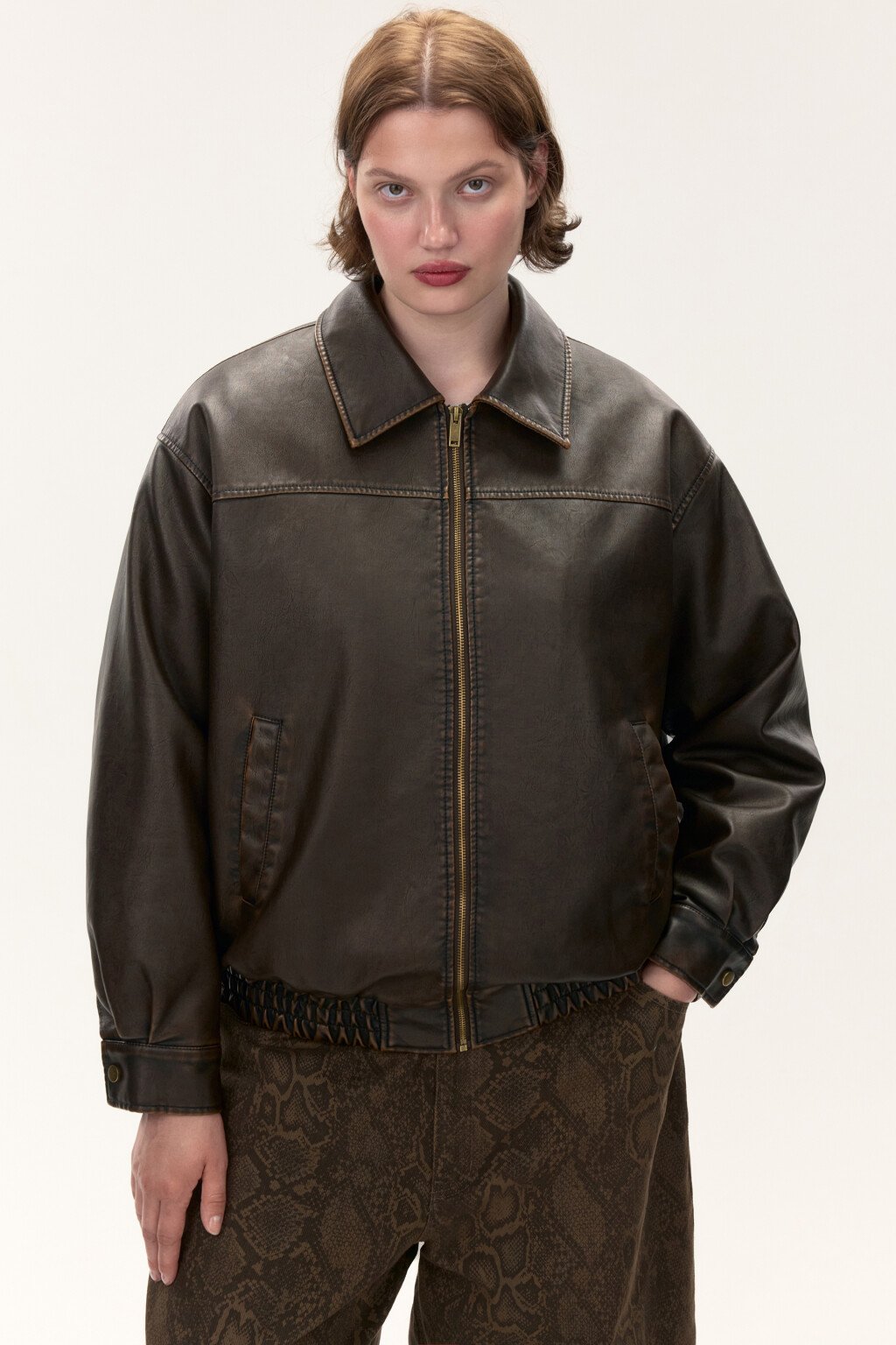 Куртка-бомбер с состаренным эффектом - цвет коричневый - 2