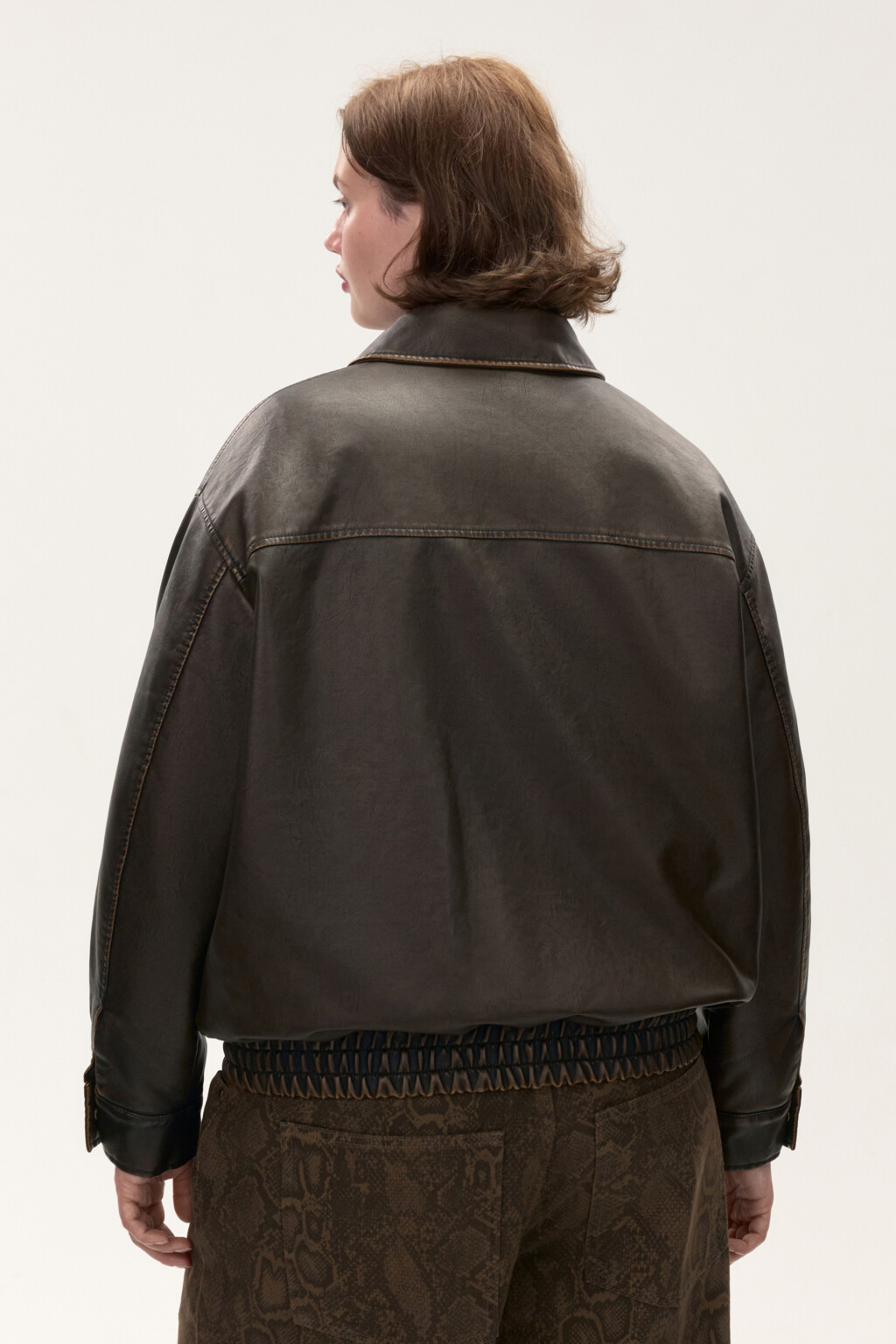 Куртка-бомбер с состаренным эффектом - цвет коричневый - 4