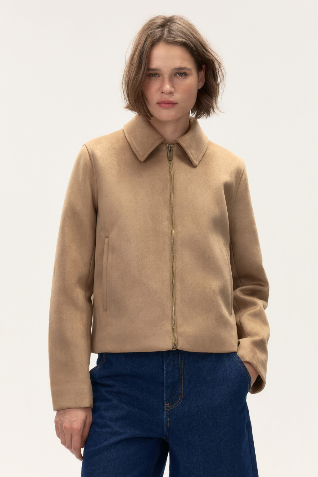 Куртка короткая с замшевой фактурой - цвет коричневый - 3