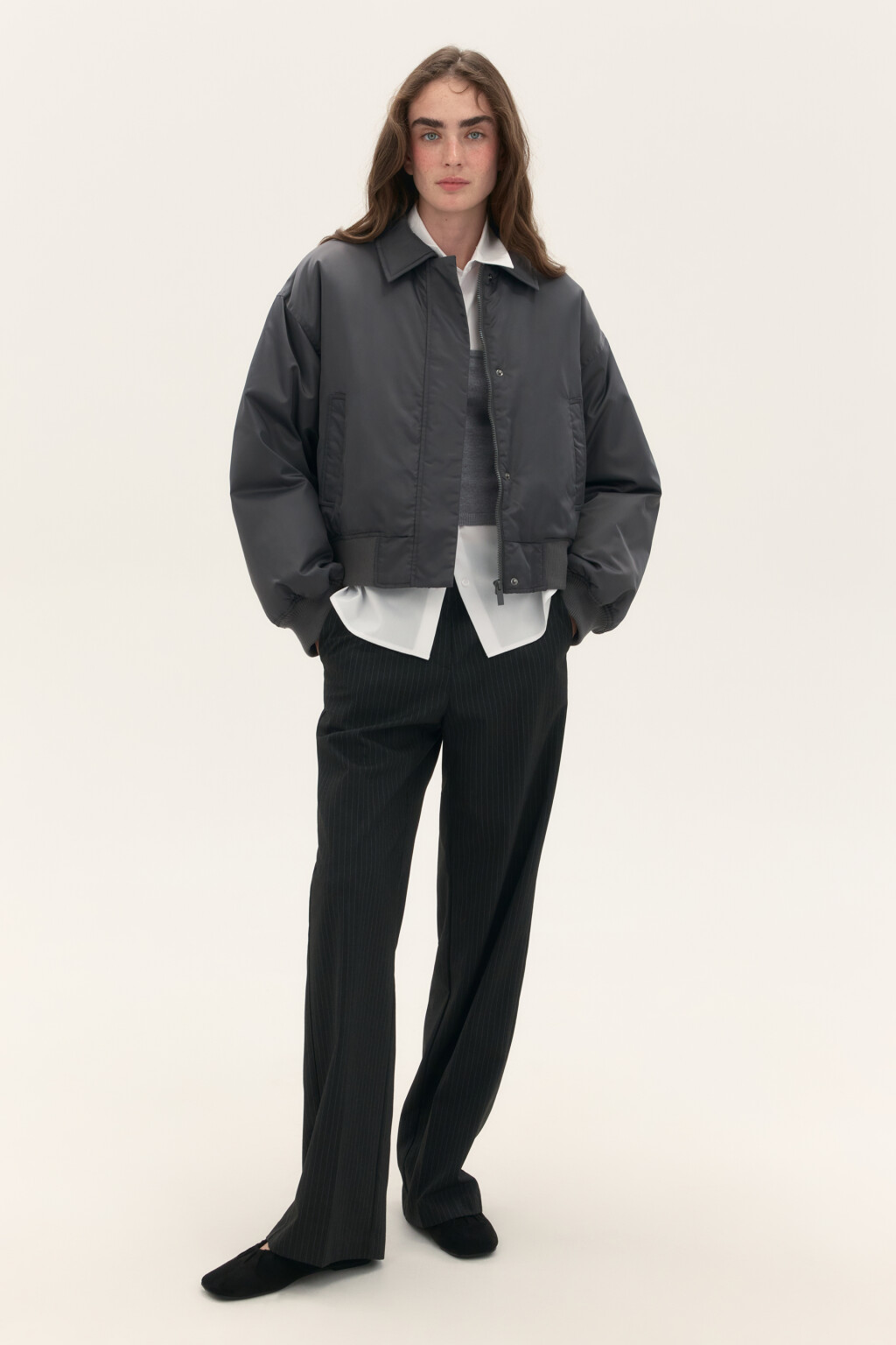 Куртка-бомбер укороченная на утеплителе - цвет серый - 4