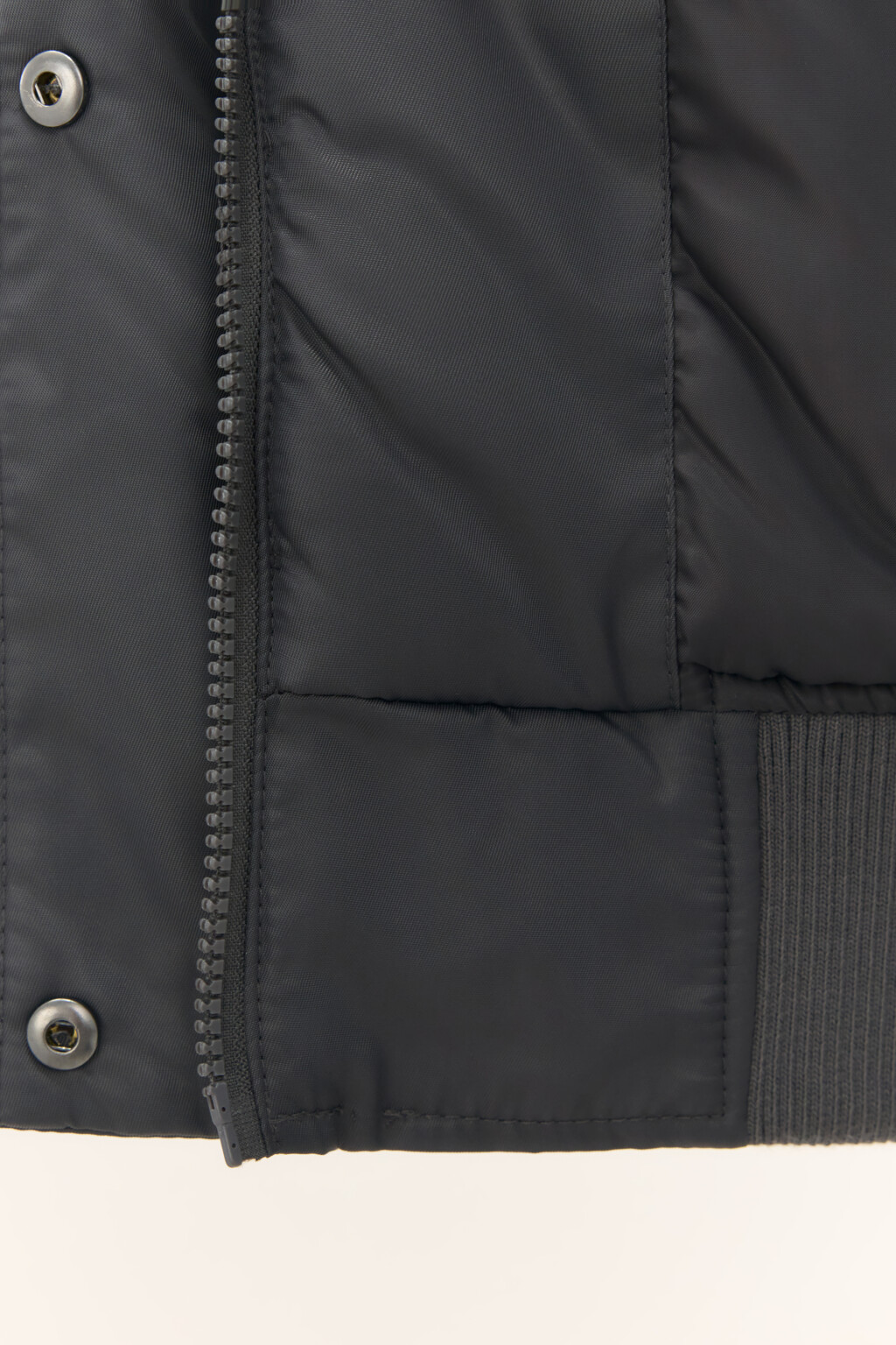 Куртка-бомбер укороченная на утеплителе - цвет серый - 7