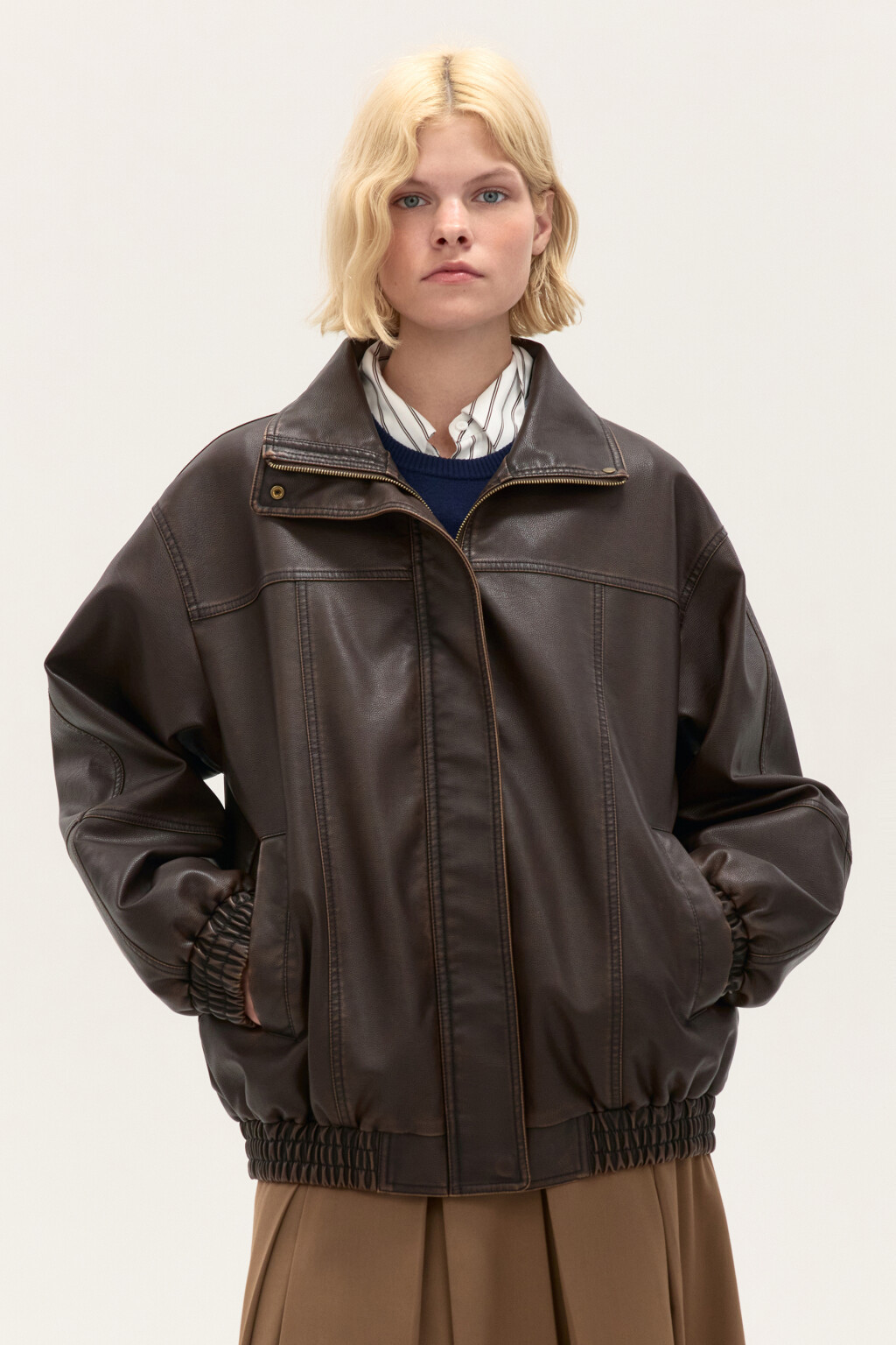 Куртка-бомбер с воротником-стойкой - цвет коричневый - 3