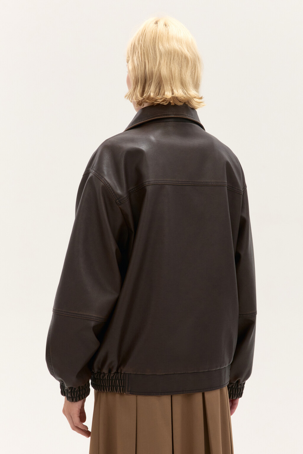 Куртка-бомбер с воротником-стойкой - цвет коричневый - 4