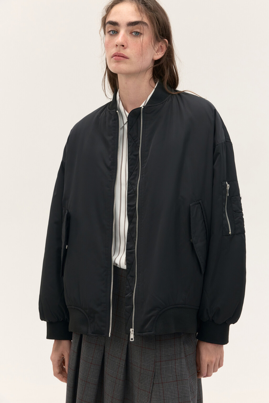 Куртка-бомбер oversize на утеплителе - цвет черный - 1