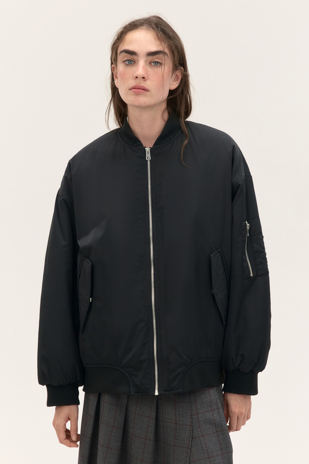 Куртка-бомбер oversize на утеплителе - цвет черный - 2