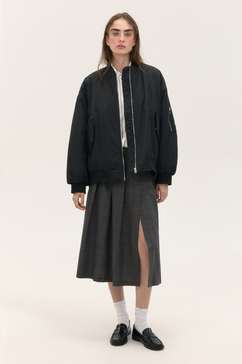 Куртка-бомбер oversize на утеплителе - цвет черный - 4