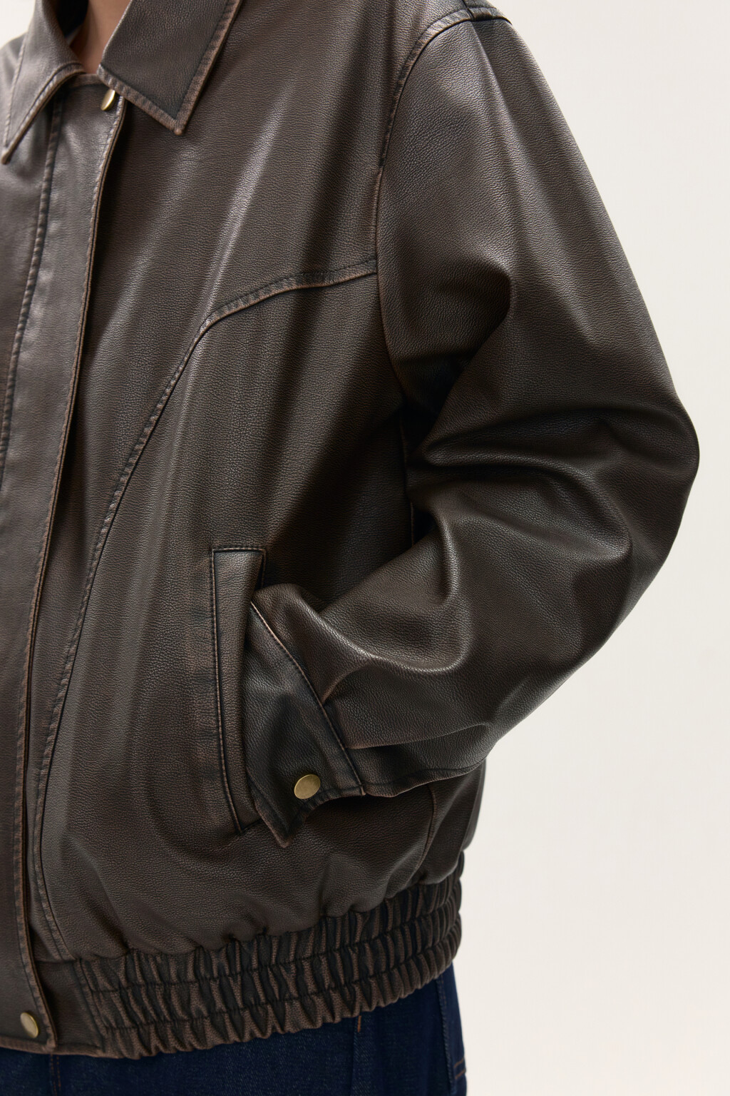 Куртка-бомбер с состаренным эффектом - цвет коричневый - 8
