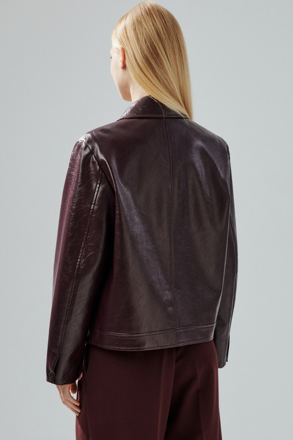 Куртка на молнии лакированная - цвет бордовый - 3