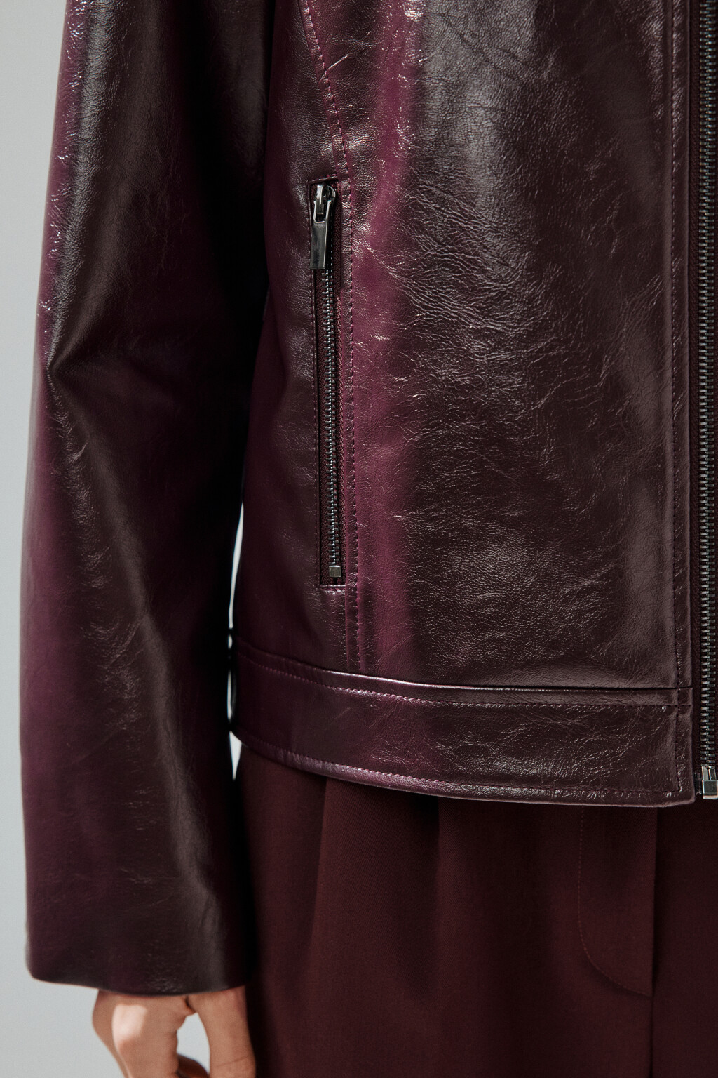 Куртка на молнии лакированная - цвет бордовый - 6