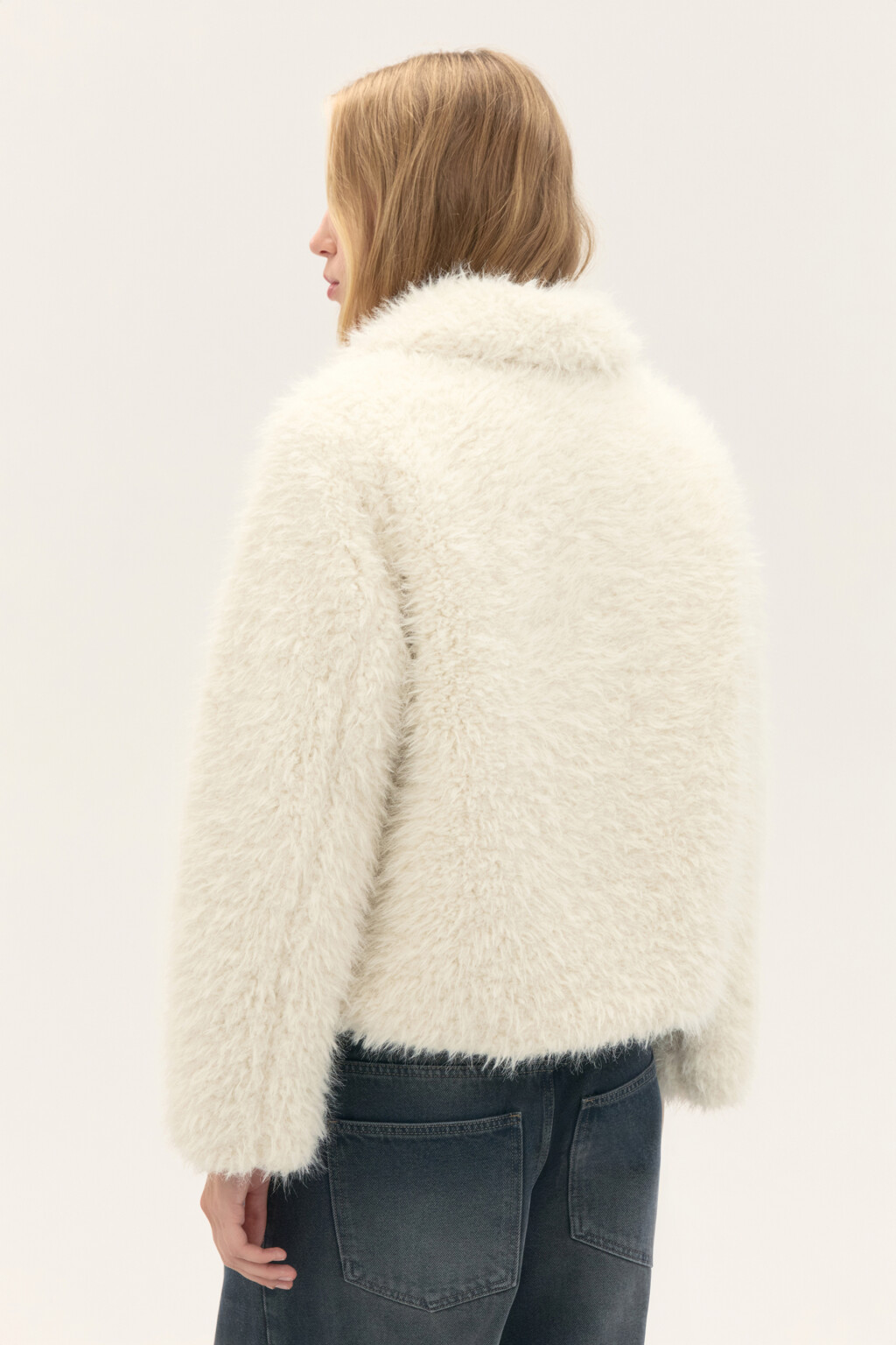 Полупальто с длинным ворсом - цвет белый - 4