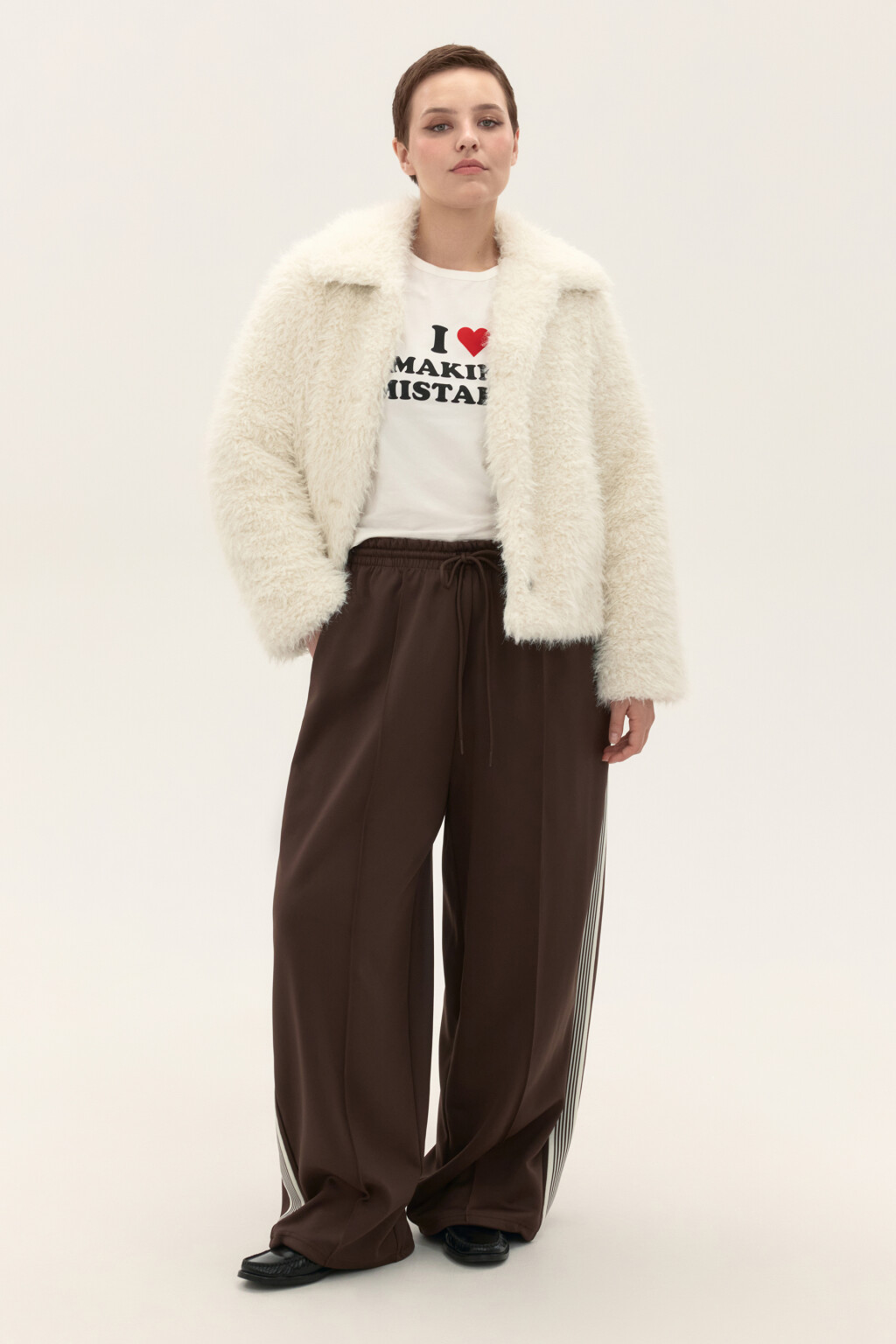 Полупальто с длинным ворсом - цвет белый - 4