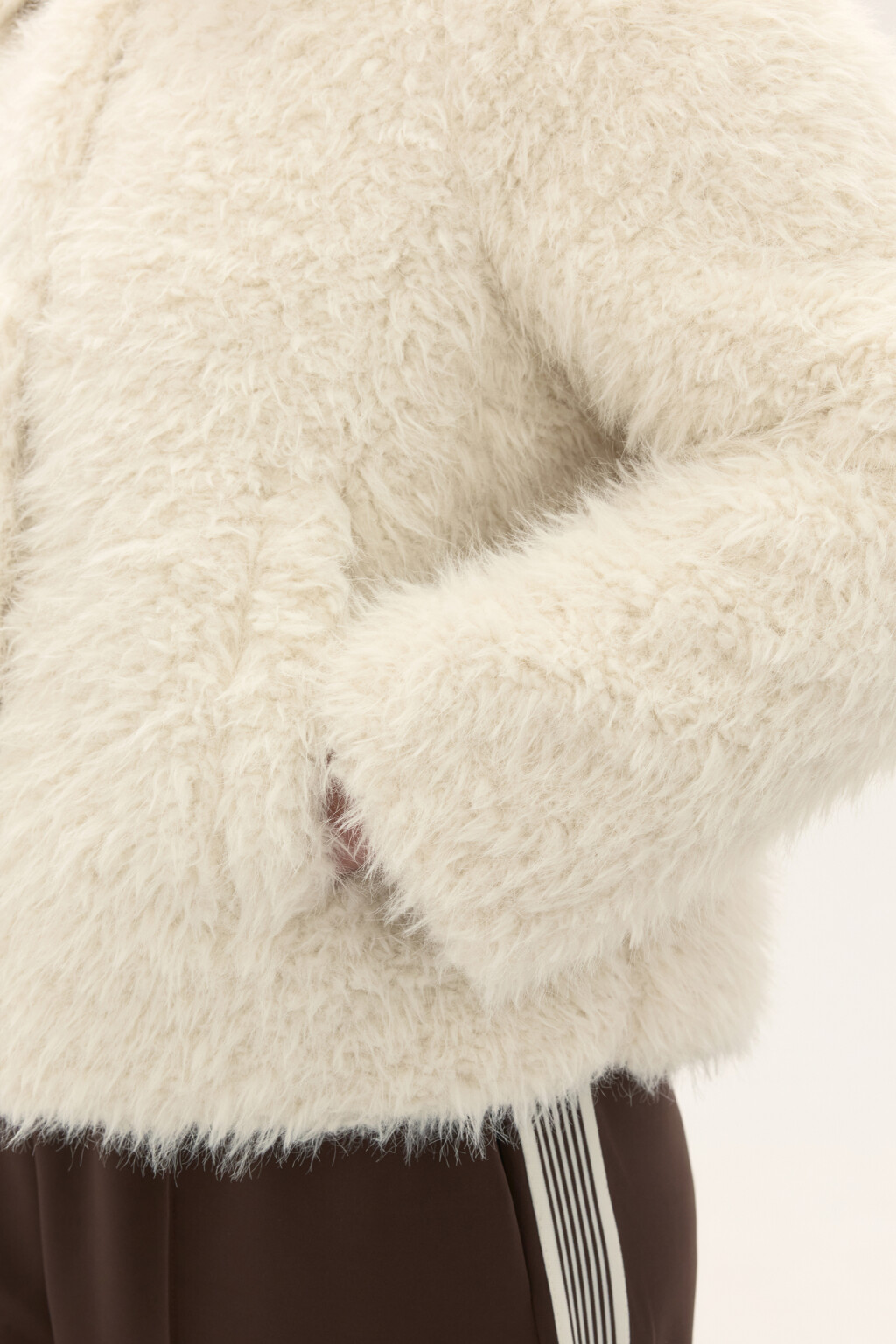 Полупальто с длинным ворсом - цвет белый - 6