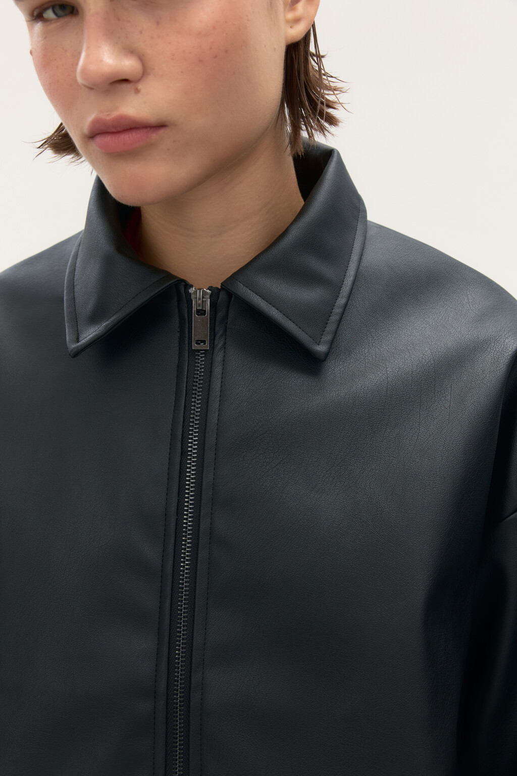 Куртка на молнии с матовой фактурой - цвет черный - 6