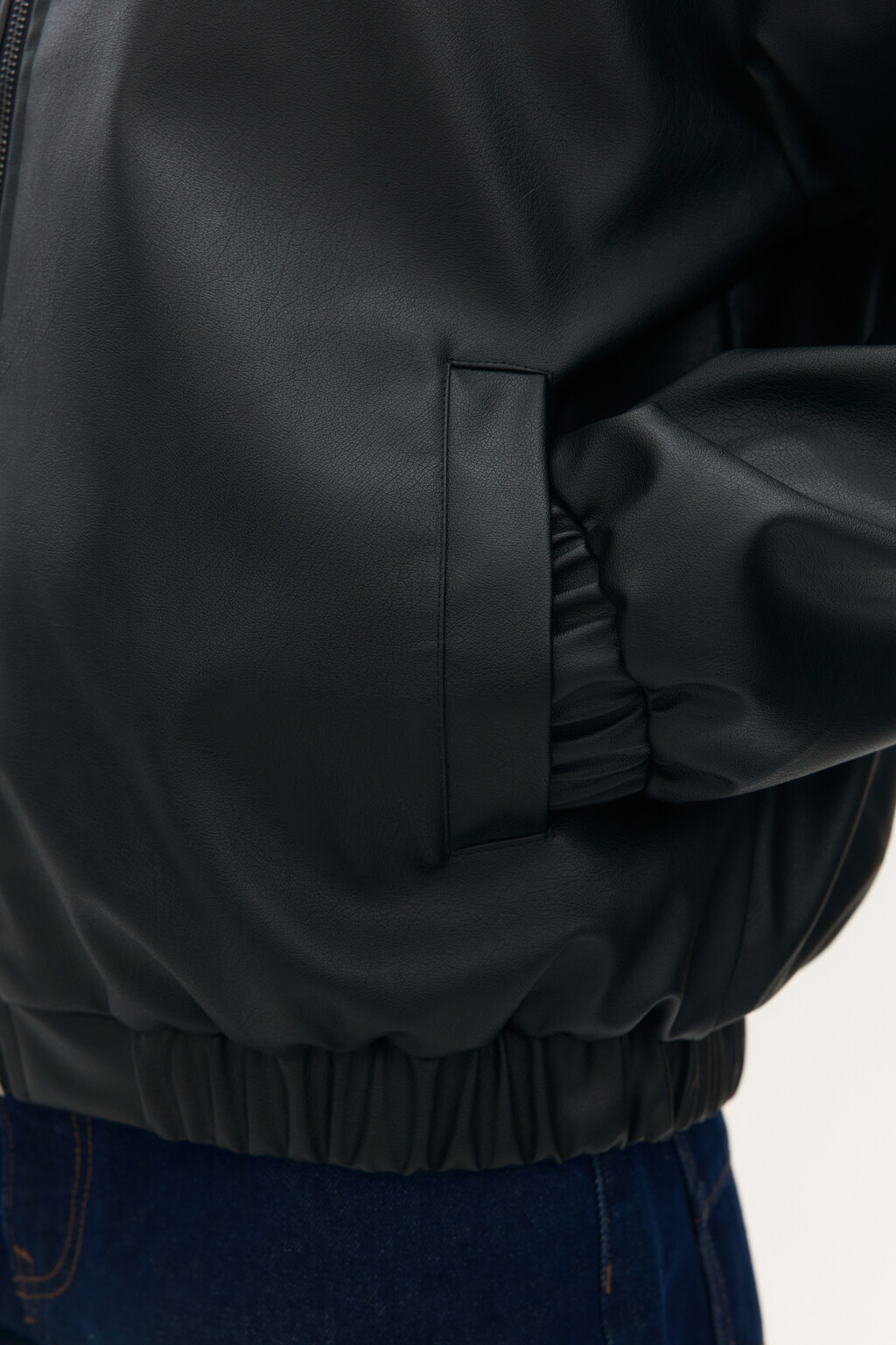 Куртка на молнии с матовой фактурой - цвет черный - 7