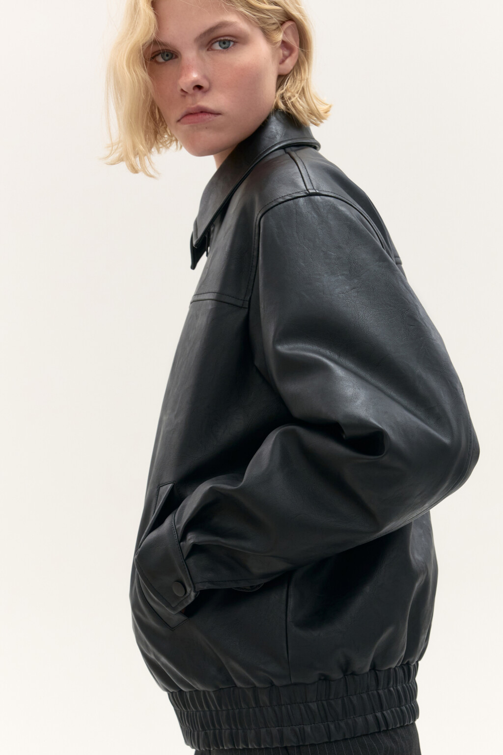 Куртка-бомбер с отложным воротником - цвет черный - 1