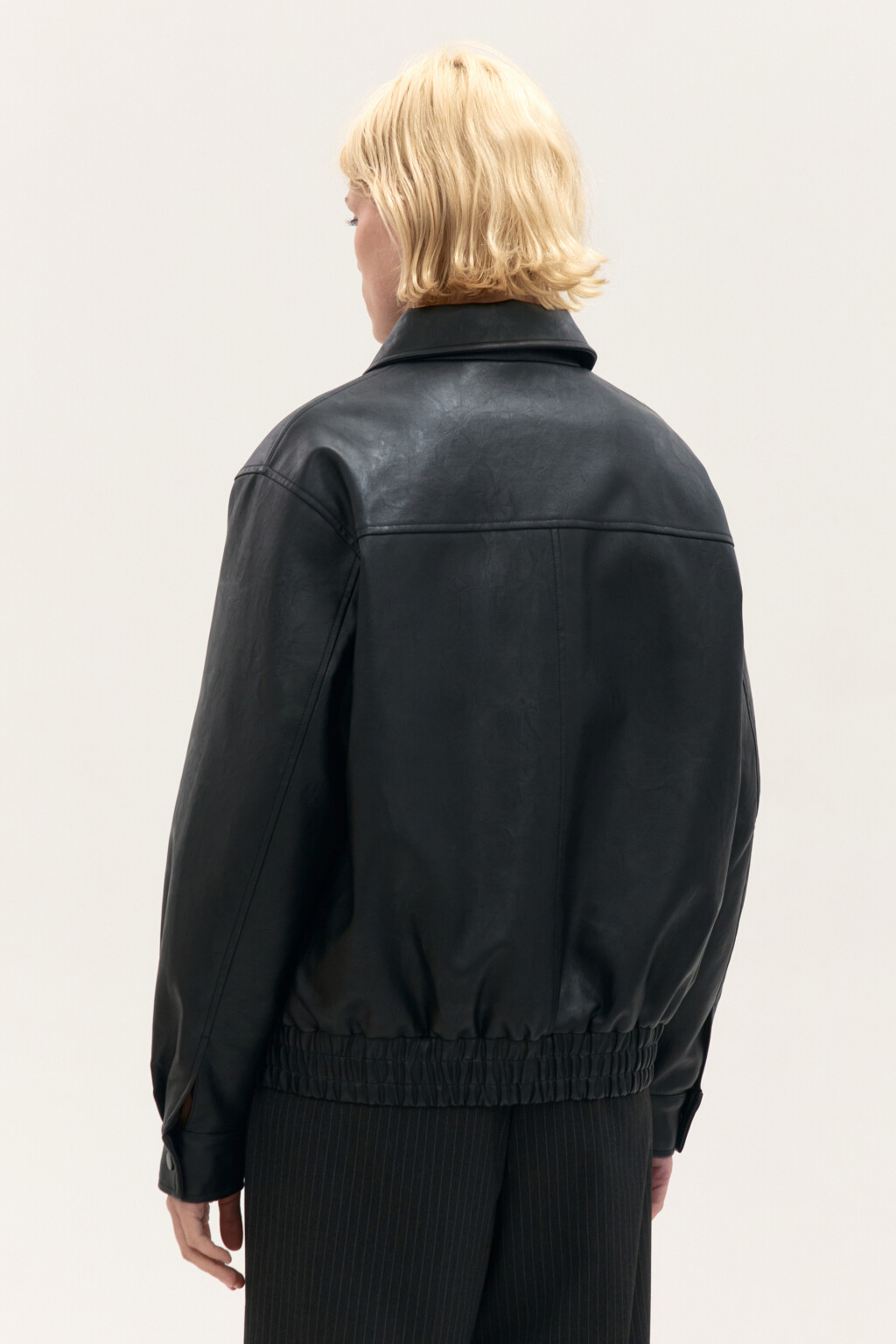 Куртка-бомбер с отложным воротником - цвет черный - 4